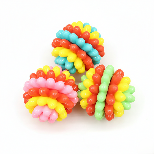 כדור קוצני דנטלי לכלבים עם צפצפה – לעיסה, משחק וניקוי שיניים